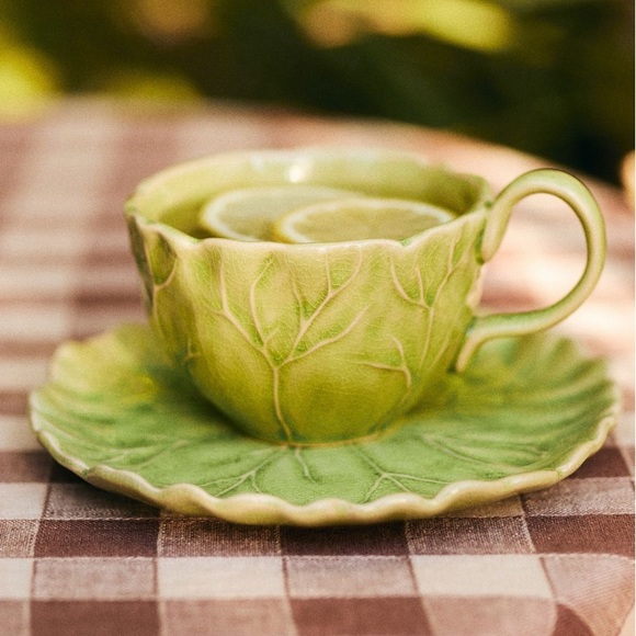 White Lily Pad Tea Cup and Saucer - Picture 2 of 16